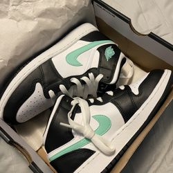 Brand New Jordan Mid Size 4.5 