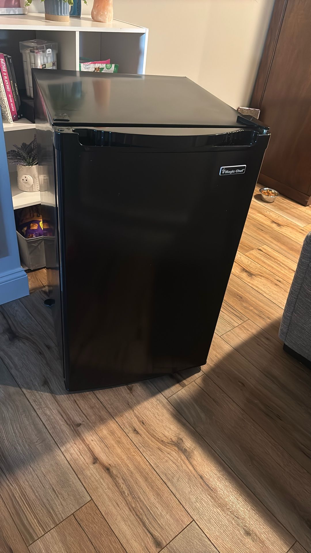 Mini fridge