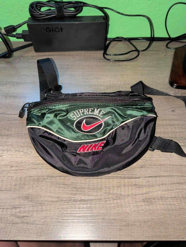 Supreme Nike Cross Bag