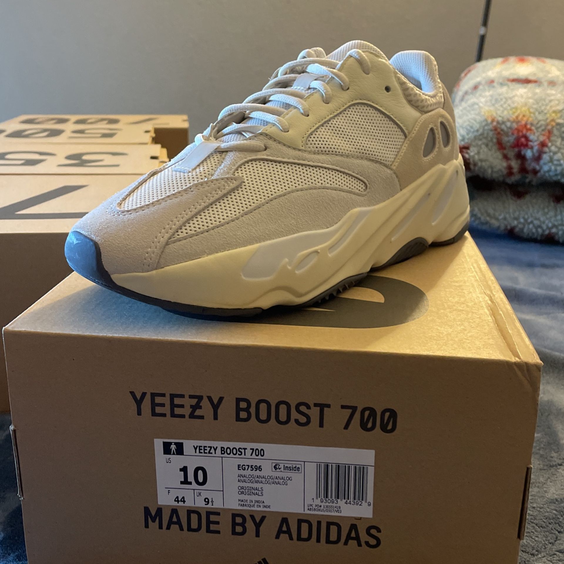 Yeezy Boost 700 - greenwatershopping.com