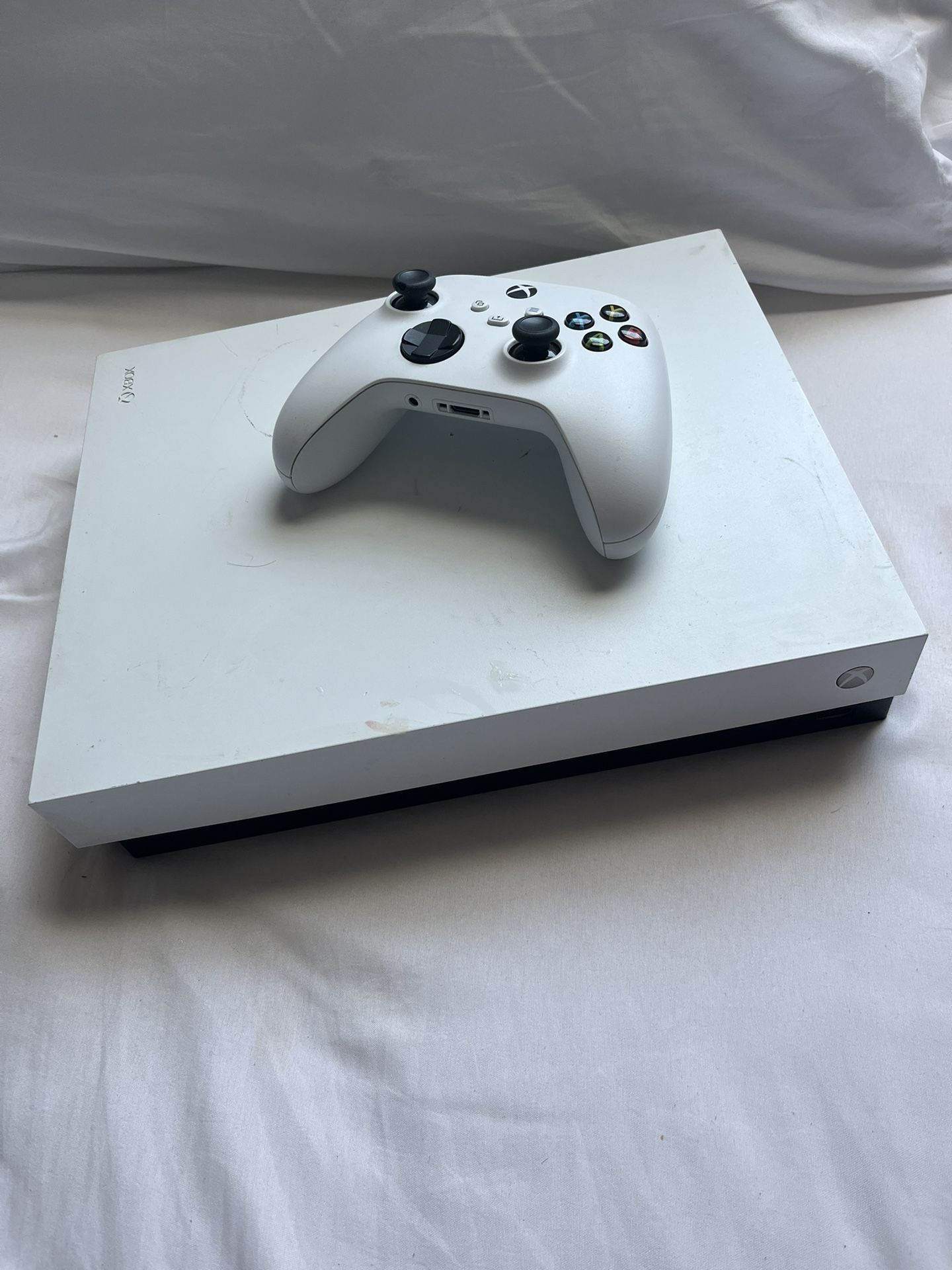 XBOX One X with Wireless Controller