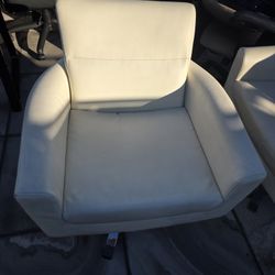 Chair Showroom Display  20$-30$ New