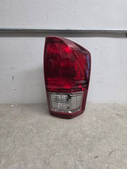 Right tail light toyota tacoma 2016 2017 2018 2019 2020 2021 2022 2023