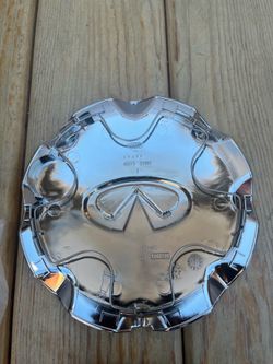 2002 2004 Infiniti hubcaps part#￼