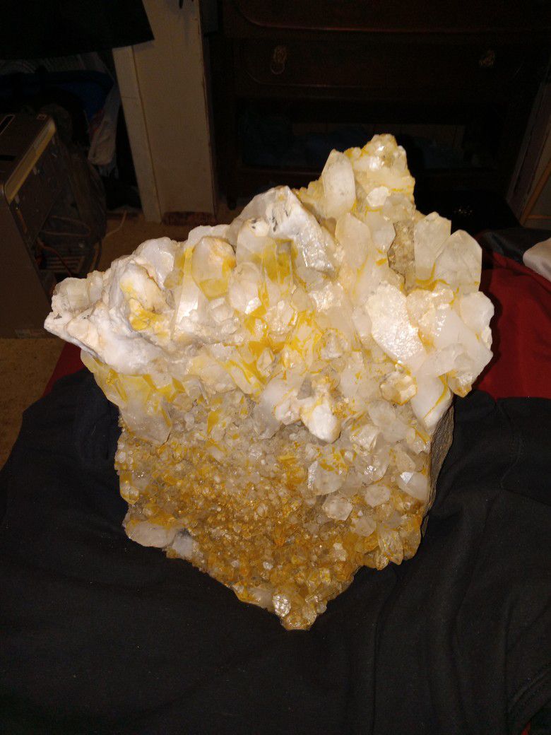 Geo...Yellow Quartz Crystal 