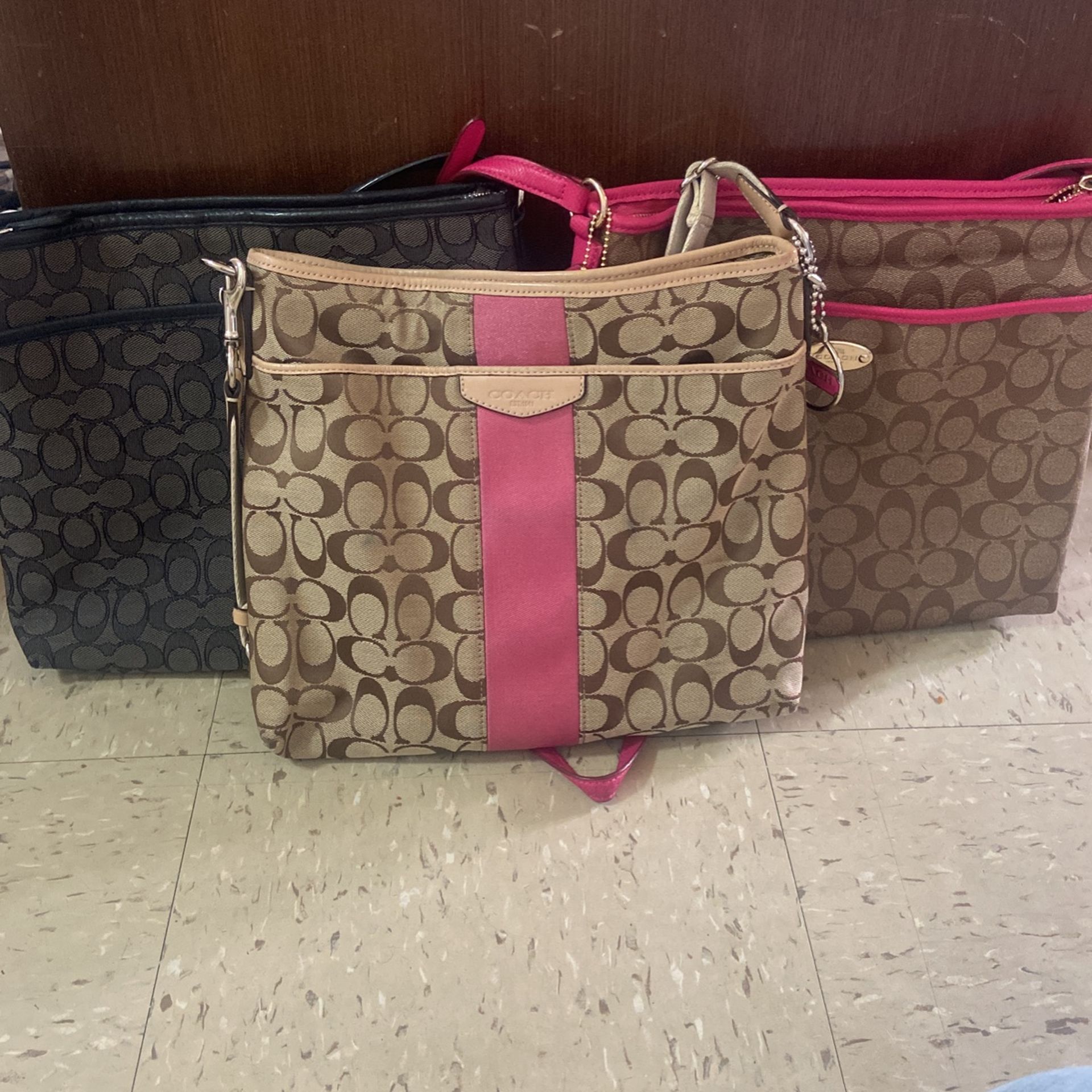 Small Coach Bag Varies Of Colors *Pick Up Cash Only*