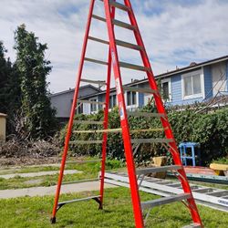 12 Ft Fiberglass Step Ladder Like New