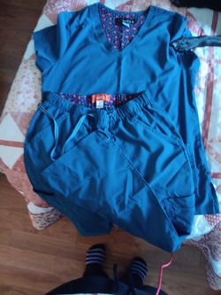 Women's  Scrubs (Small/Petite)