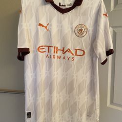 23/24 MAN CITY AWAY KIT BRAND NEW SIZE LARGE CAN NEGOTIATE PRICE