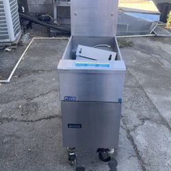 Commercial deep fryer