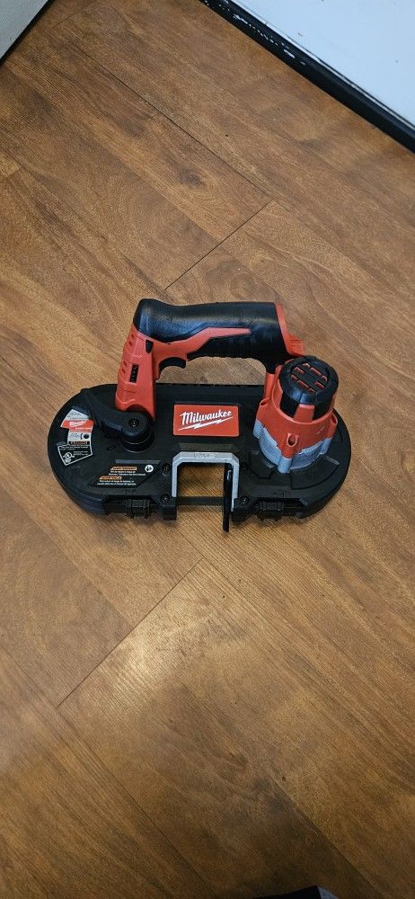 Milwaukee M12 Sub-Compact Band Saw