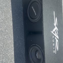 Dual 10s Come With Amp An Wires Plug An Play
