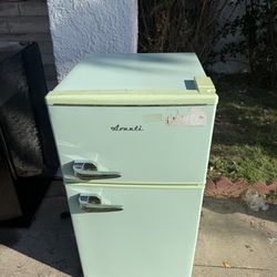 Like new Avanti Retro mint green refrigerator/freezer