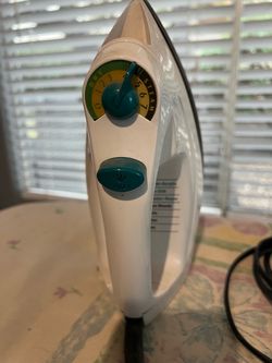 White Steam and Spray Clothes Iron