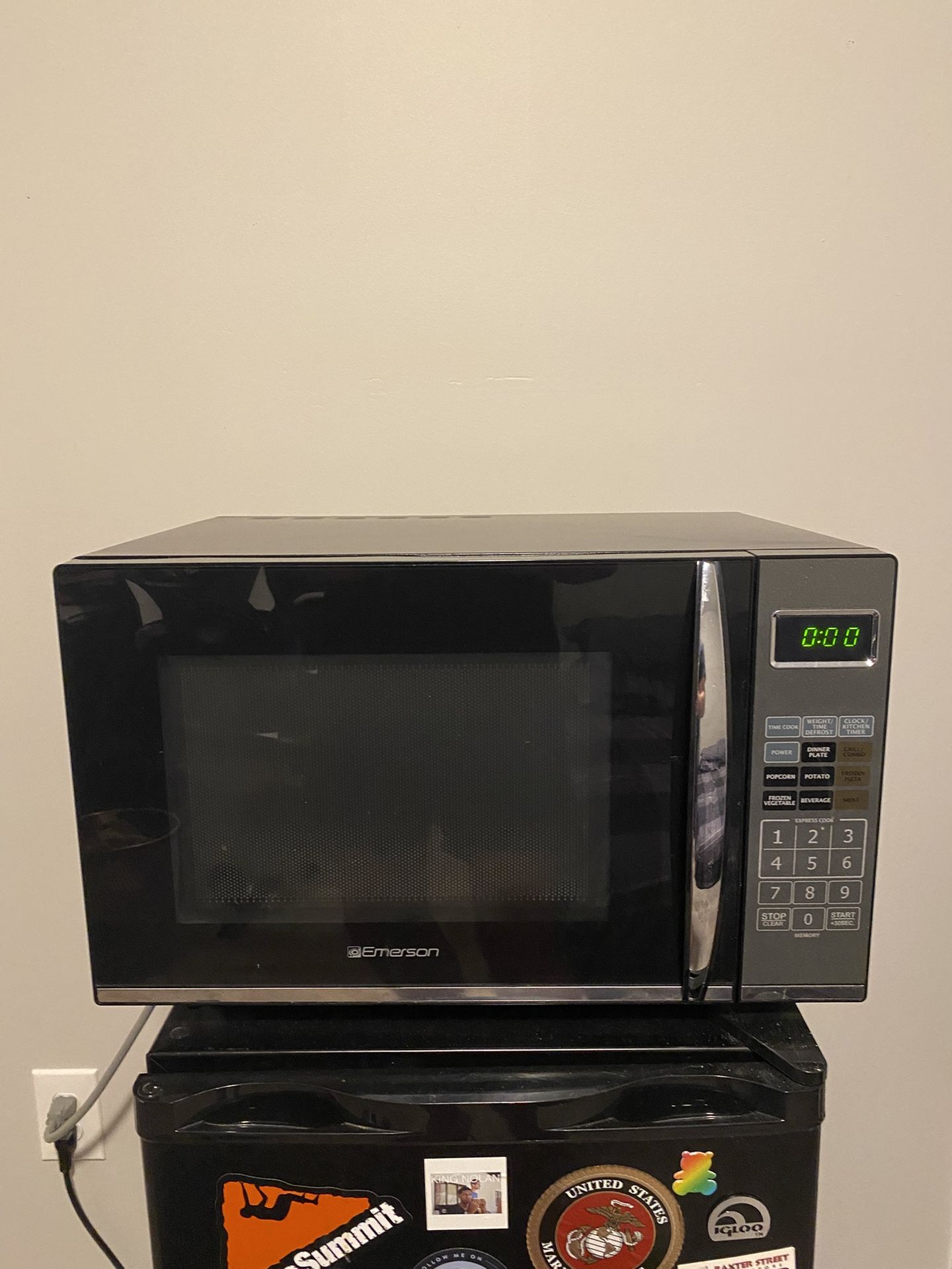 Microwave (Emerson, 1100 Watts)