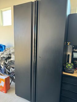 Husky heavy duty metal garage cabinet