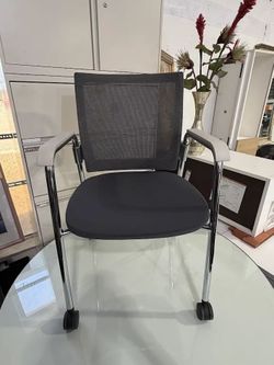 Oroblanco Visitor Chair with Casters – $200 📦 Florida