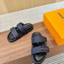 Louis Vuitton New men's and women's versatile slippers So ff