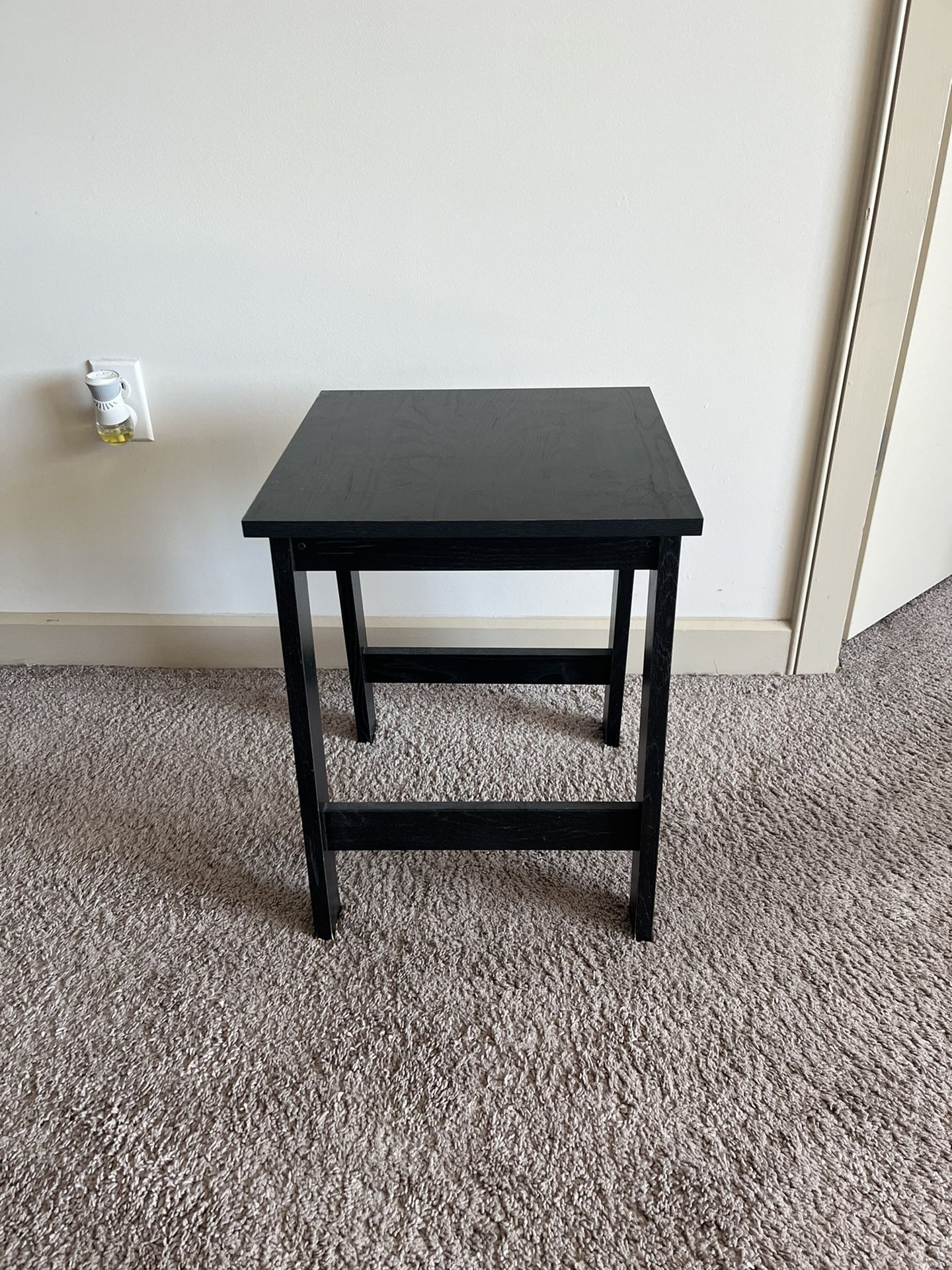 Small End Table *Great condition*