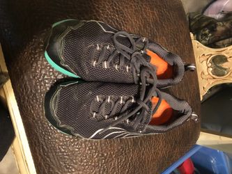 Woman’s puma shoes size 6.5