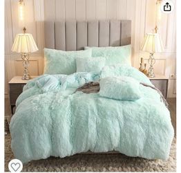 New Super Soft Shaggy  Duvet Cover W/2 Pillow Cases And Top Sheet. Mint green -Queen-New 
