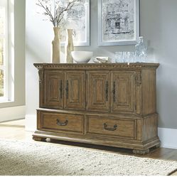 Stratton Sideboard by Pulaski (Virginia)