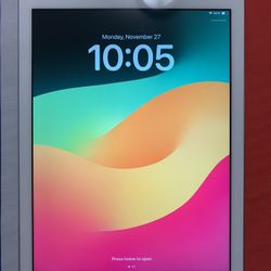 Apple iPad 6th Generation 32GB Unlocked Like New!