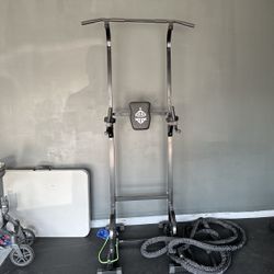 Pull up Dip Station