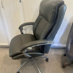 Big Office Chair And Small Office Chair 