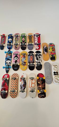 Tech Deck Skateboard Fingerboards 20 Pc Lot / Collectible / Collector / Toy / Man Cave / Gift / Deck / Trucks / Skateboarding