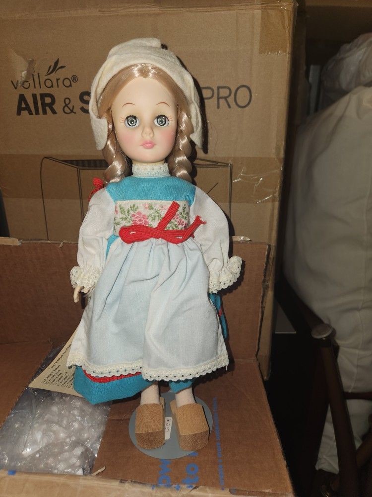 Dutch Collectors Doll