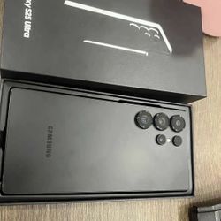 Samsung s25 5g (Brand New Still In Box)