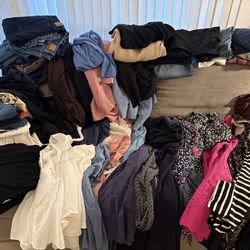 RESELLERS -BUNDLE: 80 clothing items: mostly women and some men. Bundle only