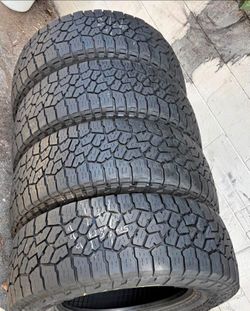 285/70/17 Falken vendo un set de llantas usadas excelente condiciones de vida las 4 ✅🤩I am selling a set of used tires, all 4 in excellent living con
