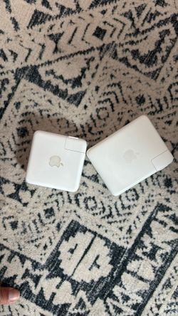 USB-C apple Power Adapter (61W and 140W)