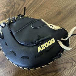 Wilson A2000 Catcher’s Mitt – Like New