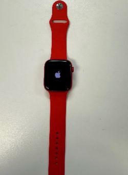 apple watch series 7 45mm does not come with red wrist band