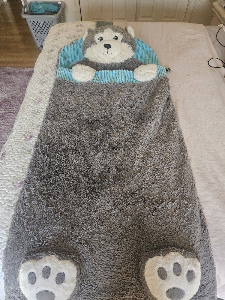 Child's super soft sleeping bag a grown up could fit as well...😆 