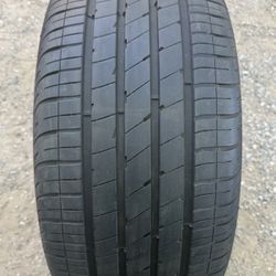 Goodyear 255/40/20  (1) Tire