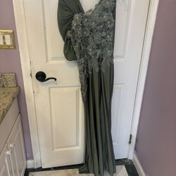 Elegant Green Gown - Size Small