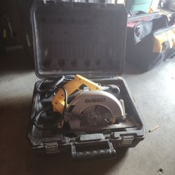 DEWALT CIRCULAR SAW