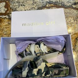 Madden Girl Camo Sandals – Women’s Size 7 – New in Box