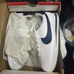 Nike Cortez Size 4
