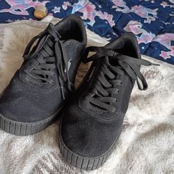 Size 7/12 Black Puma Shoes For Women 