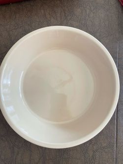 Le Creuset Cerise/White Ceramic Round Baking Dish