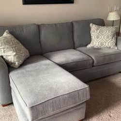 Haverty’s Gray Sofa With Chaise
