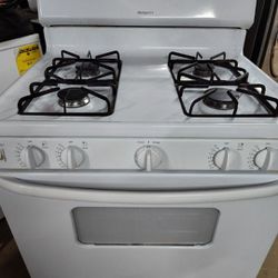 HOTPOINT NATURAL GAS RANGE IN WHITE 