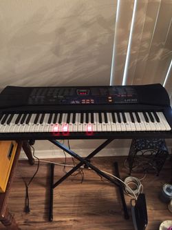 Casio keyboard W/ stand