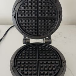 All-Clad WD700162 Stainless Steel Classic Round 4 Section Waffle Maker, Works Perfectly   