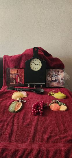Wine-Themed Kitchen Decor Set